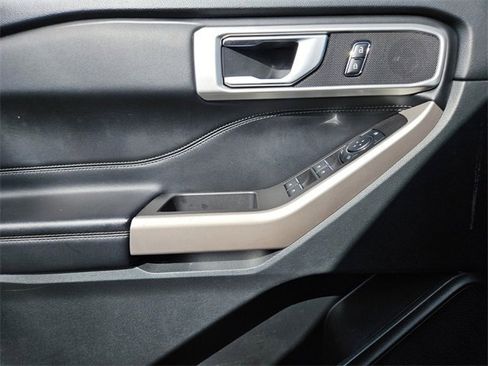 Used 2023 Ford Explorer XLT image 30
