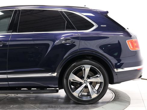 Used 2017 Bentley Bentayga AWD/4WD image 10