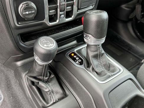 Used 2025 Jeep Gladiator Sport image 20