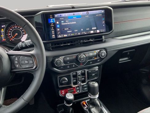 Used 2026 Jeep Wrangler Unlimited Rubicon AWD/4WD image 7