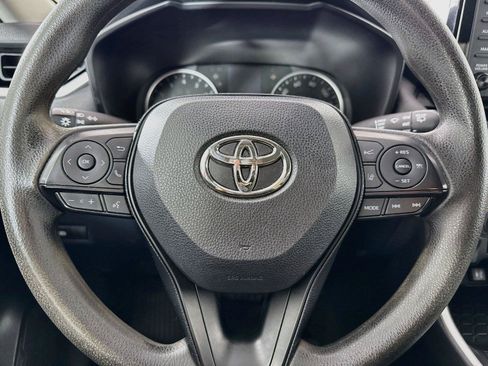 Used 2019 Toyota RAV4 LE FWD image 15