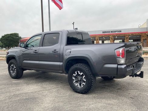 Used 2021 Toyota Tacoma TRD Off-Road w/ Technology Package AWD/4WD image 7