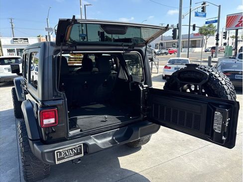Used 2018 Jeep Wrangler Unlimited Sport S AWD/4WD image 22