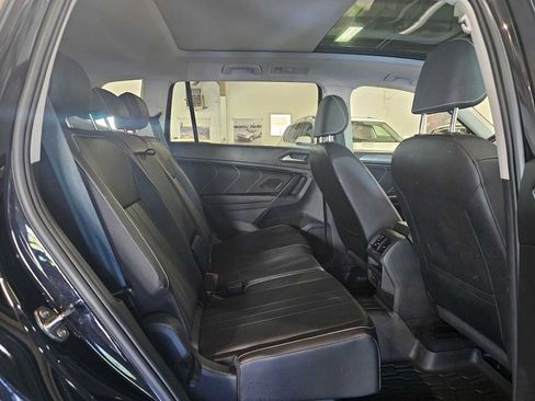 Used 2023 Volkswagen Tiguan SE w/ Panoramic Sunroof Package FWD image 12