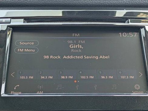 Used 2019 Nissan Rogue SV FWD image 3