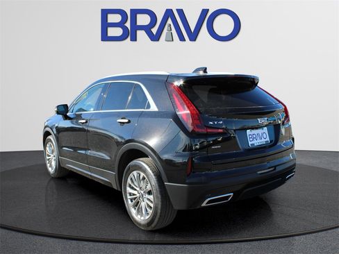 Used 2025 Cadillac XT4 Premium Luxury image 6
