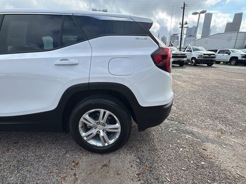 Used 2024 GMC Terrain SLE image 18