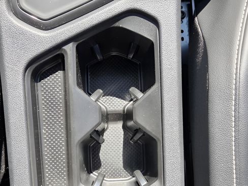 Used 2023 Volkswagen Tiguan SE image 44