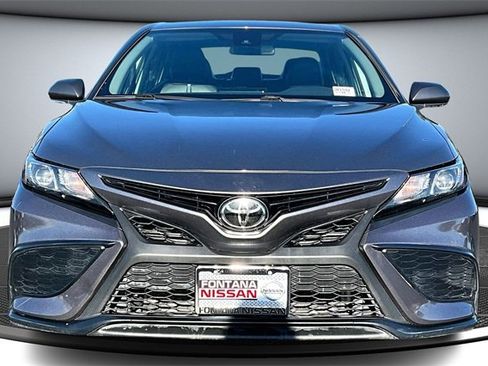 Used 2022 Toyota Camry SE image 2