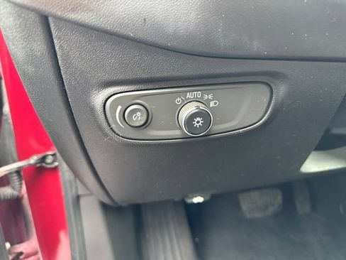Used 2018 Chevrolet Equinox LT AWD/4WD image 30