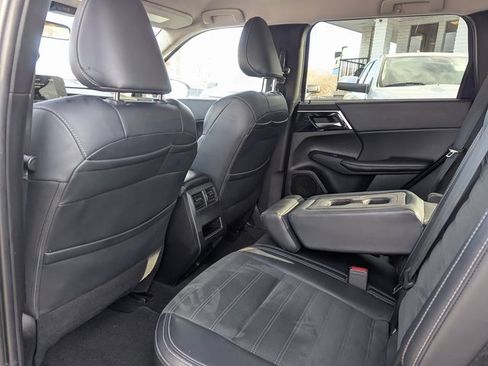 Used 2024 Mitsubishi Outlander SE image 29