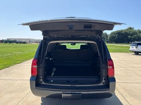Used 2019 Chevrolet Suburban LT AWD/4WD image 16