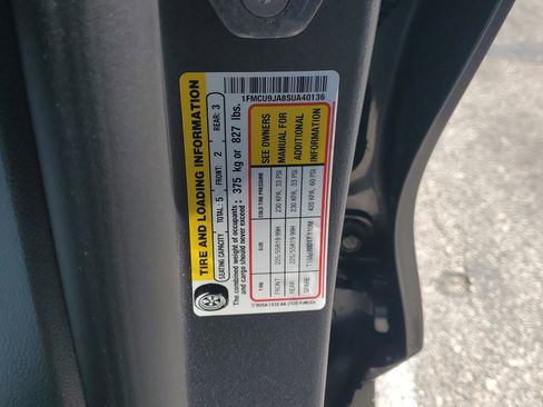 Certified 2025 Ford Escape Platinum w/ Premium Technology Package image 31