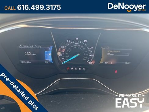 Used 2018 Ford Fusion SE w/ Fusion SE Technology Package image 12