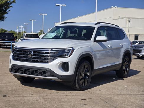 New 2026 Volkswagen Atlas SE image 2