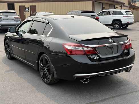 Used 2017 Honda Accord Touring image 6