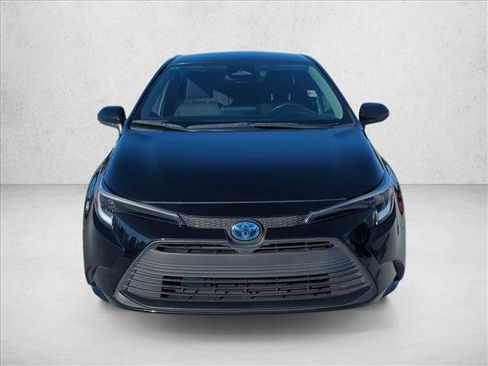 Used 2023 Toyota Corolla LE image 2