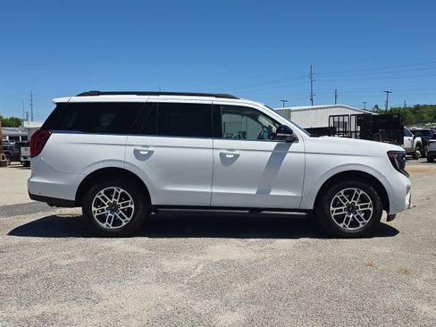 Used 2025 Ford Expedition Active AWD/4WD image 6