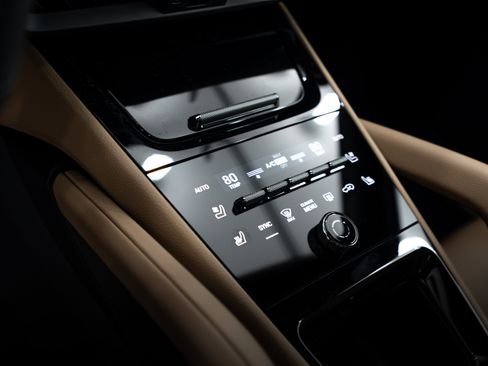 Certified 2026 Porsche Cayenne Coupe image 15