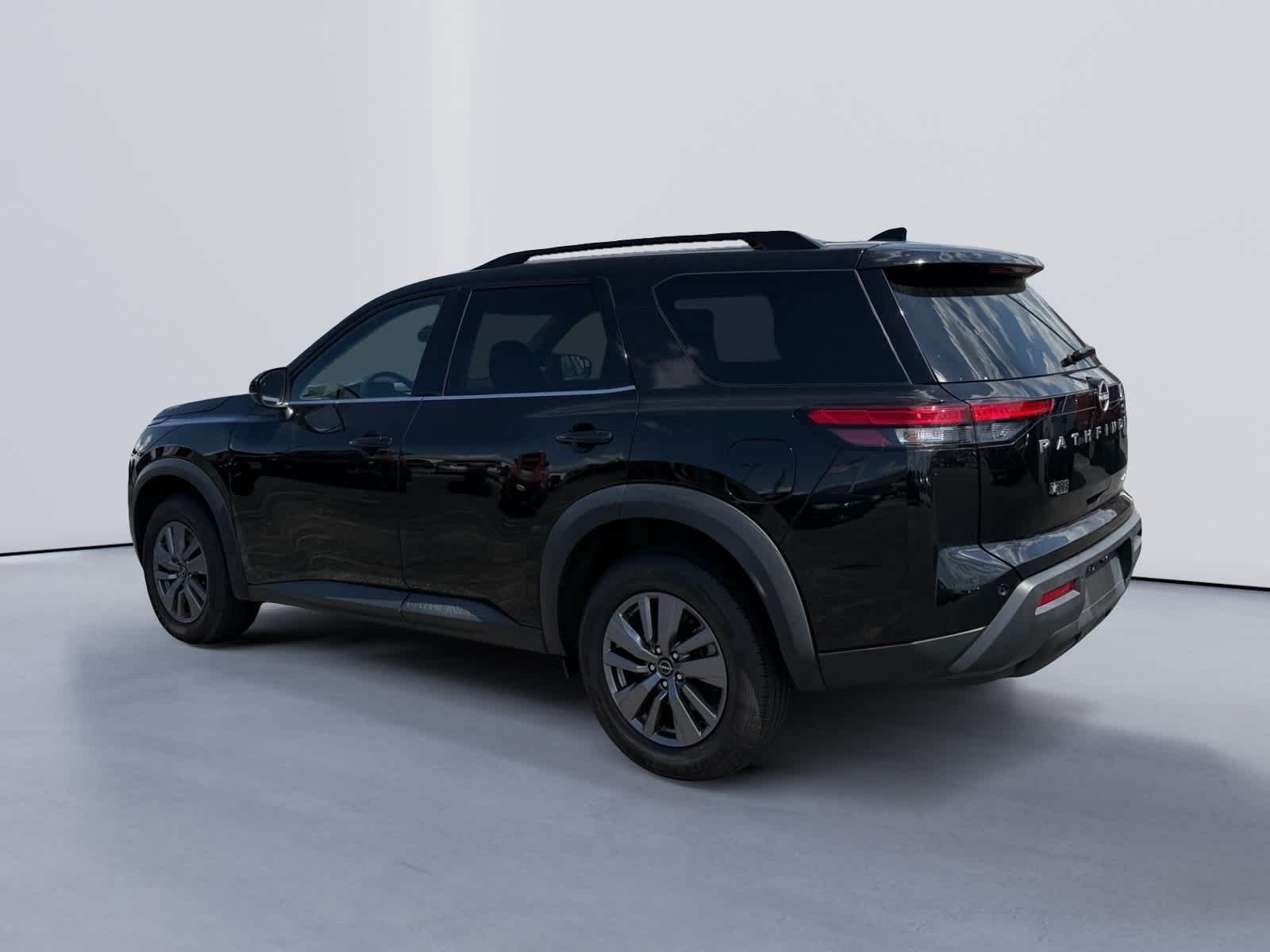 Used 2025 Nissan Pathfinder SV AWD/4WD image 3
