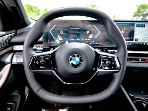 Used 2025 BMW 540i xDrive AWD/4WD image 18