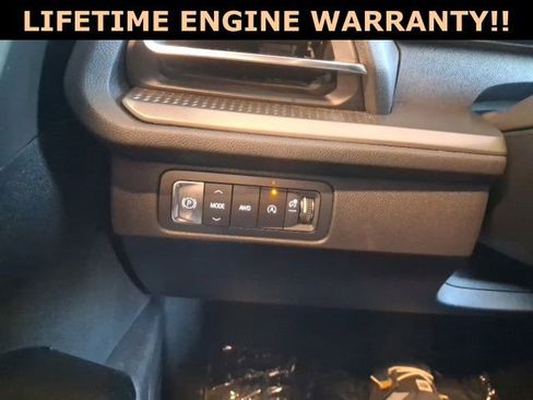 Used 2025 Chevrolet Traverse LT image 18