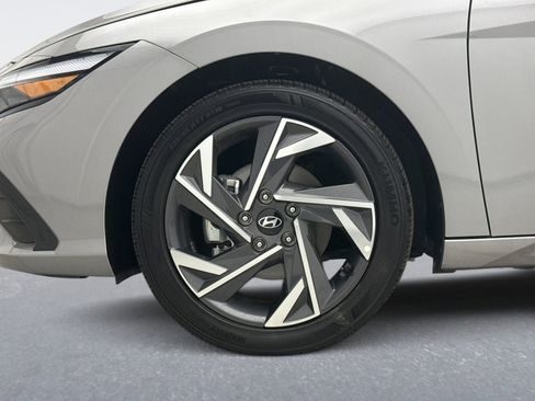 Used 2025 Hyundai Elantra Sport FWD image 23