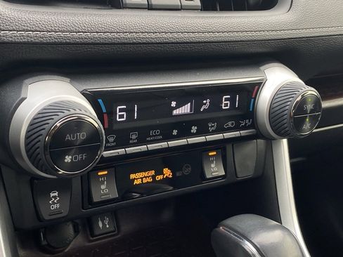 Used 2019 Toyota RAV4 Limited image 17