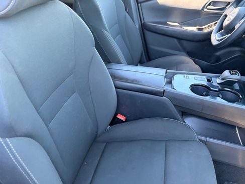 Used 2024 Nissan Rogue S FWD image 11
