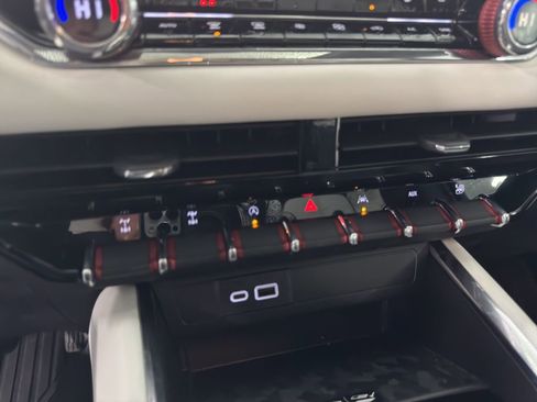 Used 2024 GMC Canyon AT4X image 34