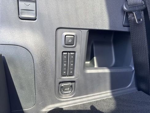 Used 2025 Ford Expedition Platinum w/ Platinum Ultimate Package AWD/4WD image 39