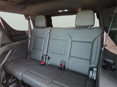 Used 2022 Chevrolet Tahoe Z71 w/ Luxury Package image 12