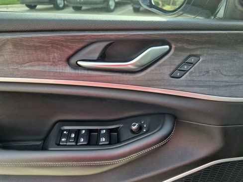 Used 2021 Jeep Grand Cherokee L Limited AWD/4WD image 13