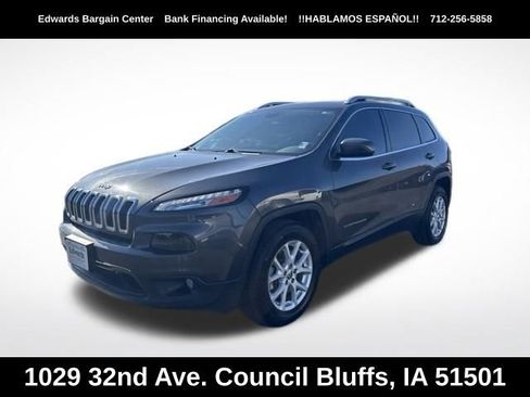 Used 2017 Jeep Cherokee Latitude AWD/4WD image 3