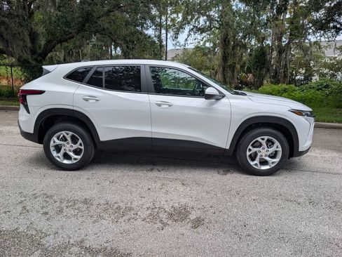 New 2026 Chevrolet Trax LS w/ LS Convenience Package FWD image 10