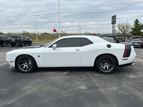 Used 2016 Dodge Challenger R/T Scat Pack w/ Leather Interior Group image 5