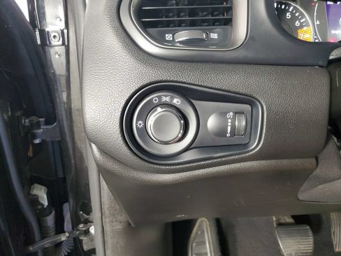 Used 2023 Jeep Renegade Latitude AWD/4WD image 29