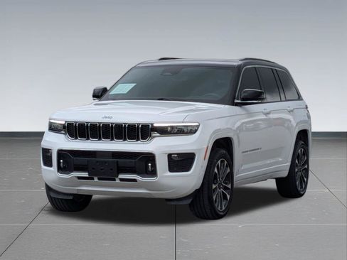 Used 2024 Jeep Grand Cherokee Overland w/ Trailer Tow Package AWD/4WD image 10