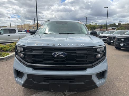 Used 2025 Ford Expedition Active AWD/4WD image 2