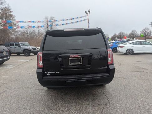 Used 2016 GMC Yukon XL SLE w/ Convenience Package image 4