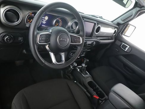 Used 2023 Jeep Gladiator Overland image 17