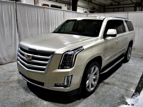 Used 2016 Cadillac Escalade ESV Luxury image 26