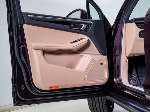 Certified 2025 Porsche Macan image 25