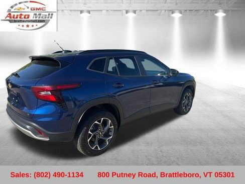 Used 2024 Chevrolet Trax LT w/ Driver Confidence Package FWD image 6