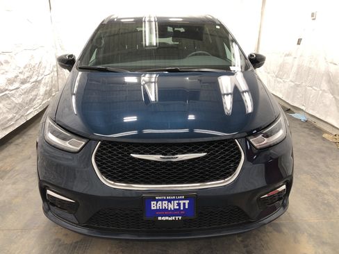 Certified 2025 Chrysler Pacifica Select w/ Uconnect Theater Family Group image 9