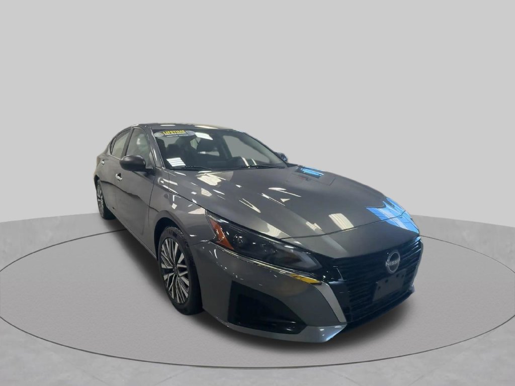 Used 2025 Nissan Altima 2.5 SV FWD image 3