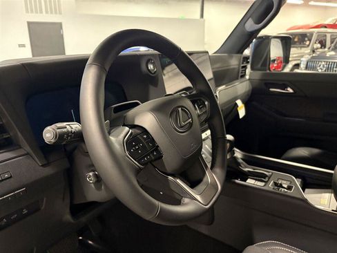 Used 2026 Lexus GX 550 AWD/4WD image 11