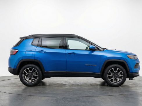 Used 2025 Jeep Compass Trailhawk AWD/4WD image 11
