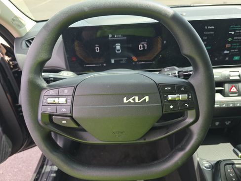 Used 2025 Kia K4 FWD image 8