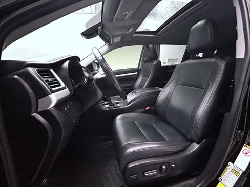 Used 2019 Toyota Highlander XLE image 10